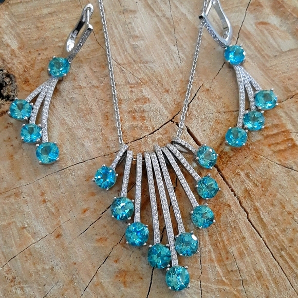 Gorgeous Round Cut Neon Blue Apatite Set